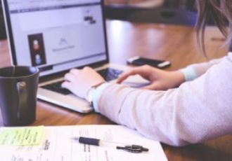 打造高分简历：标题与模板精要，助你顺利入职心仪企业