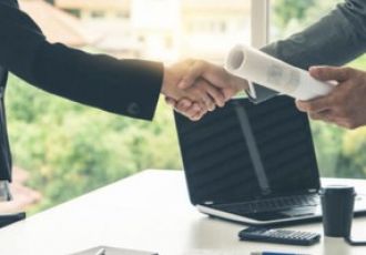 职场人际不易？这些技巧助你快速融入团队